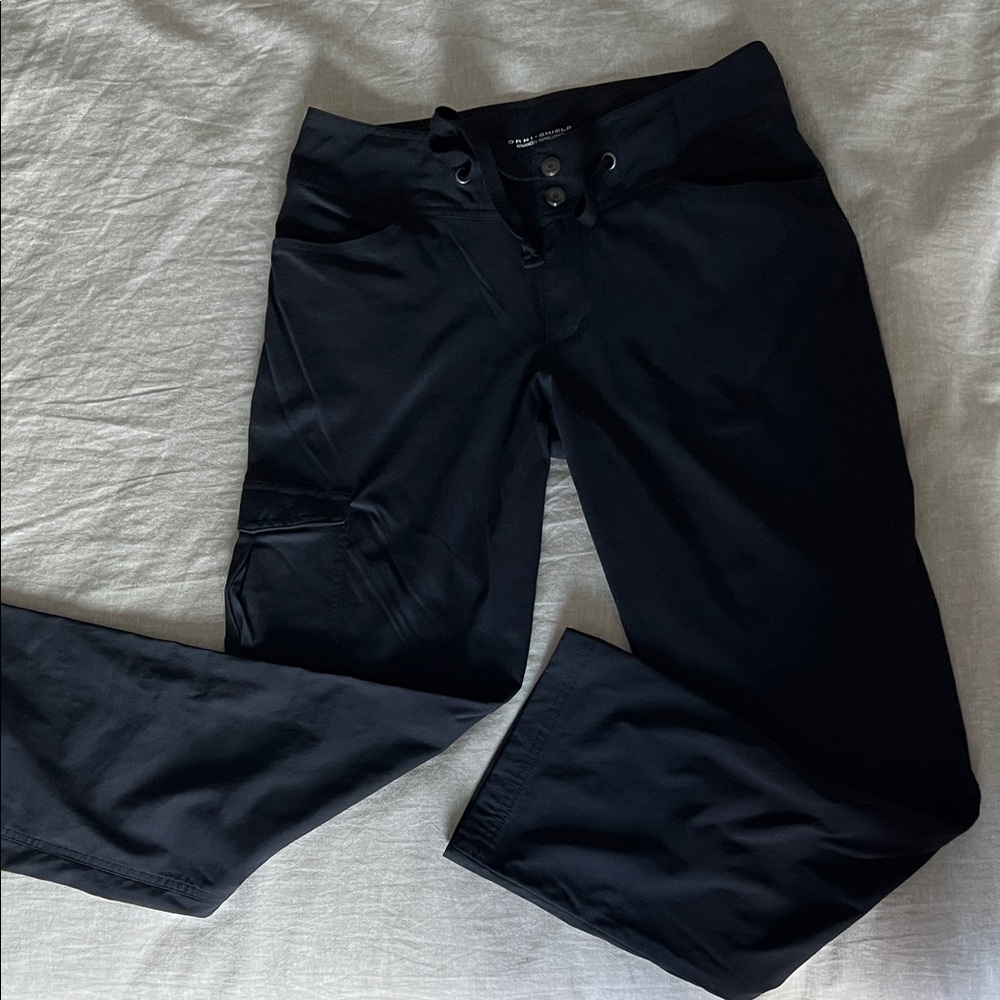 Columbia Omni shield women’s size 8 hiking pants.